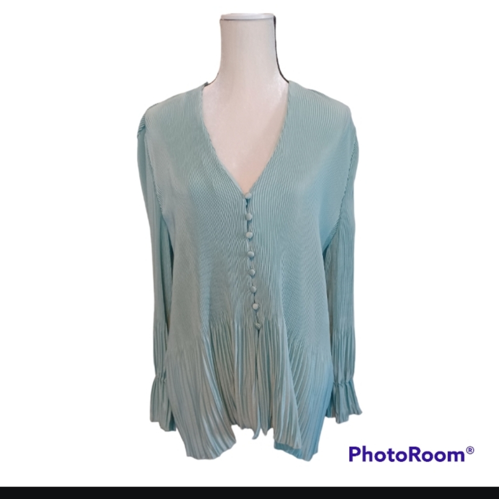 Green Zara blouse top button down V-cut accordion style blouse stretchy material